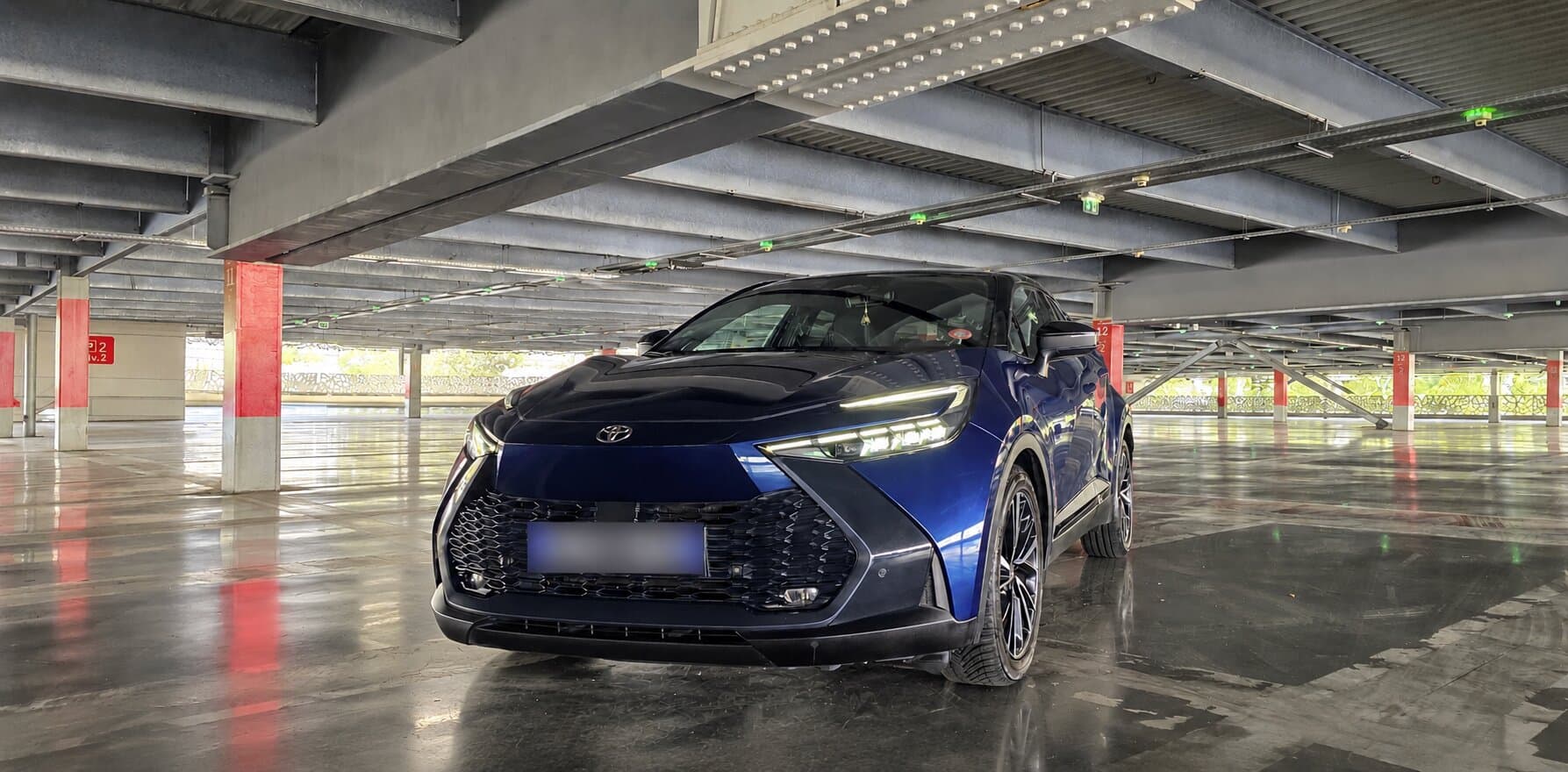 Toyota C-HR II Hybride BIZYOO.RENT, vue extérieure trois quarts avant